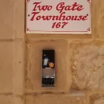 Two Gate Town House Casa de Férias *