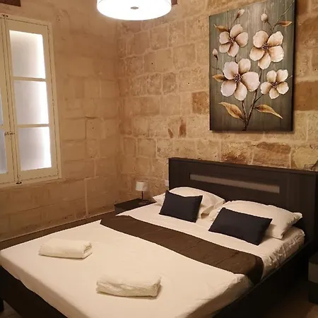 Two Gate Town House *