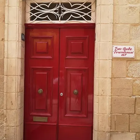 Two Gate Town House *